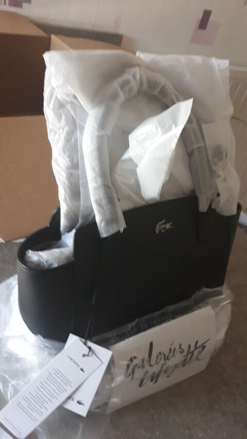 Sac de luxe noir grainé marque Lacoste neuf 150 Villars (42)