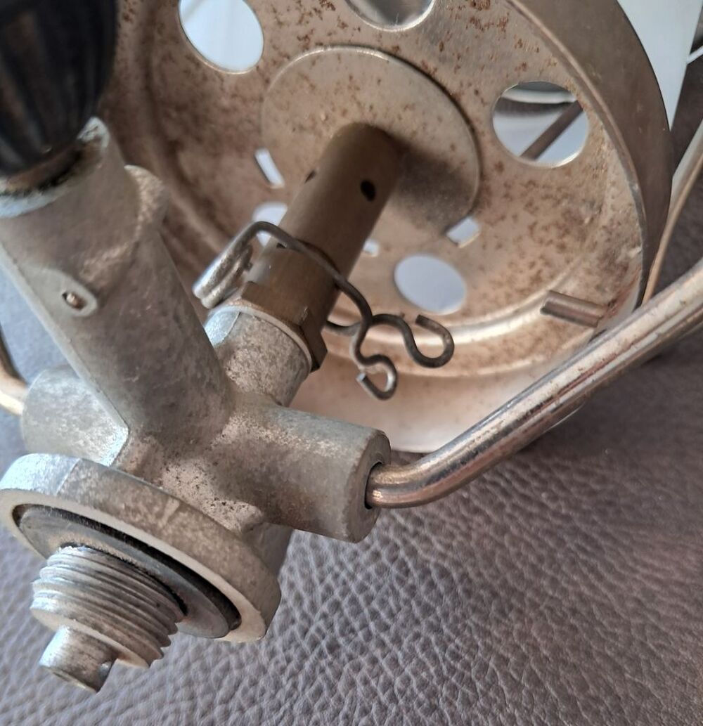 lampe camping gaz lumogaz fixation &agrave; pas de vis 
Sports