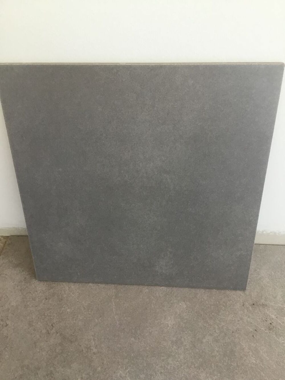 Carrelage gris 
Bricolage