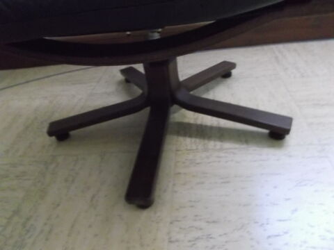 fauteuil genre relax en cuir noir pieds en bois 45 Cuverville (14)