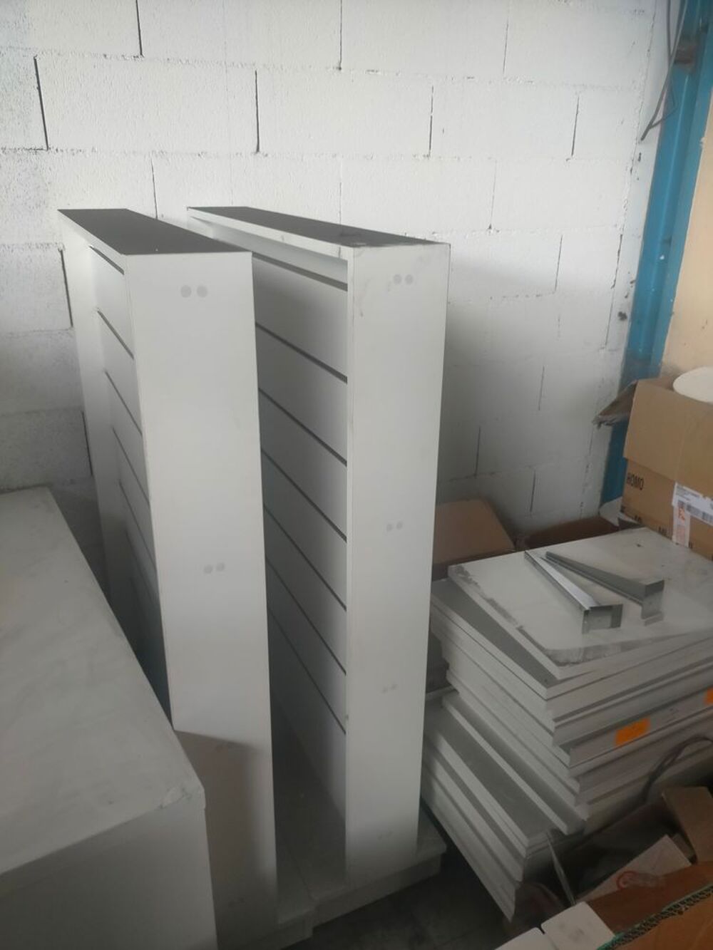  lot de materiel pour installation boutique
faire OFFRE Meubles