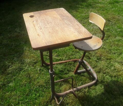 bureau d'écolier à  restaurer 30 Cambrai (59)