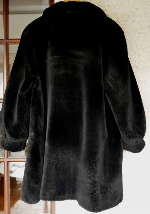 manteau noir imitation fourrure 110 Saint-Germain-du-Plain (71)