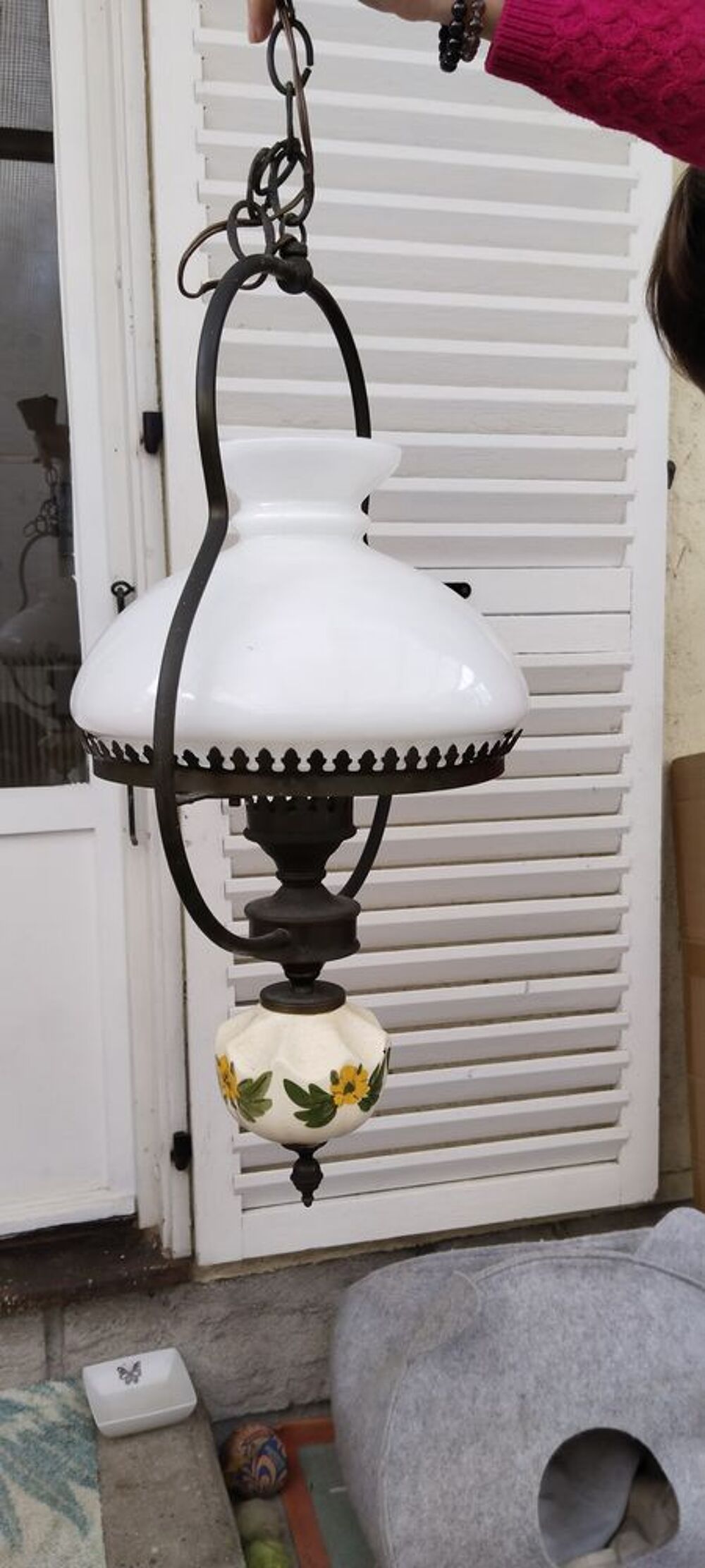 ABAT JOUR ANCIEN EN PORCELAINE , DECOR FLEUR . Electroménager