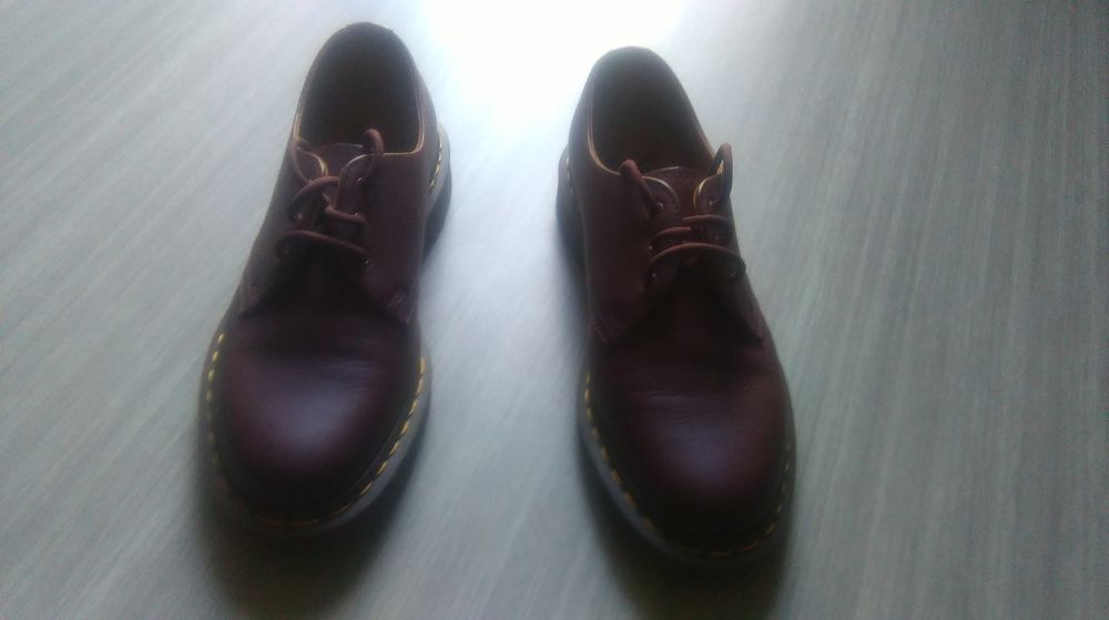 Tr&egrave;s jolie Chaussures pointure 40 femme. Marque "Dr.Martens Chaussures
