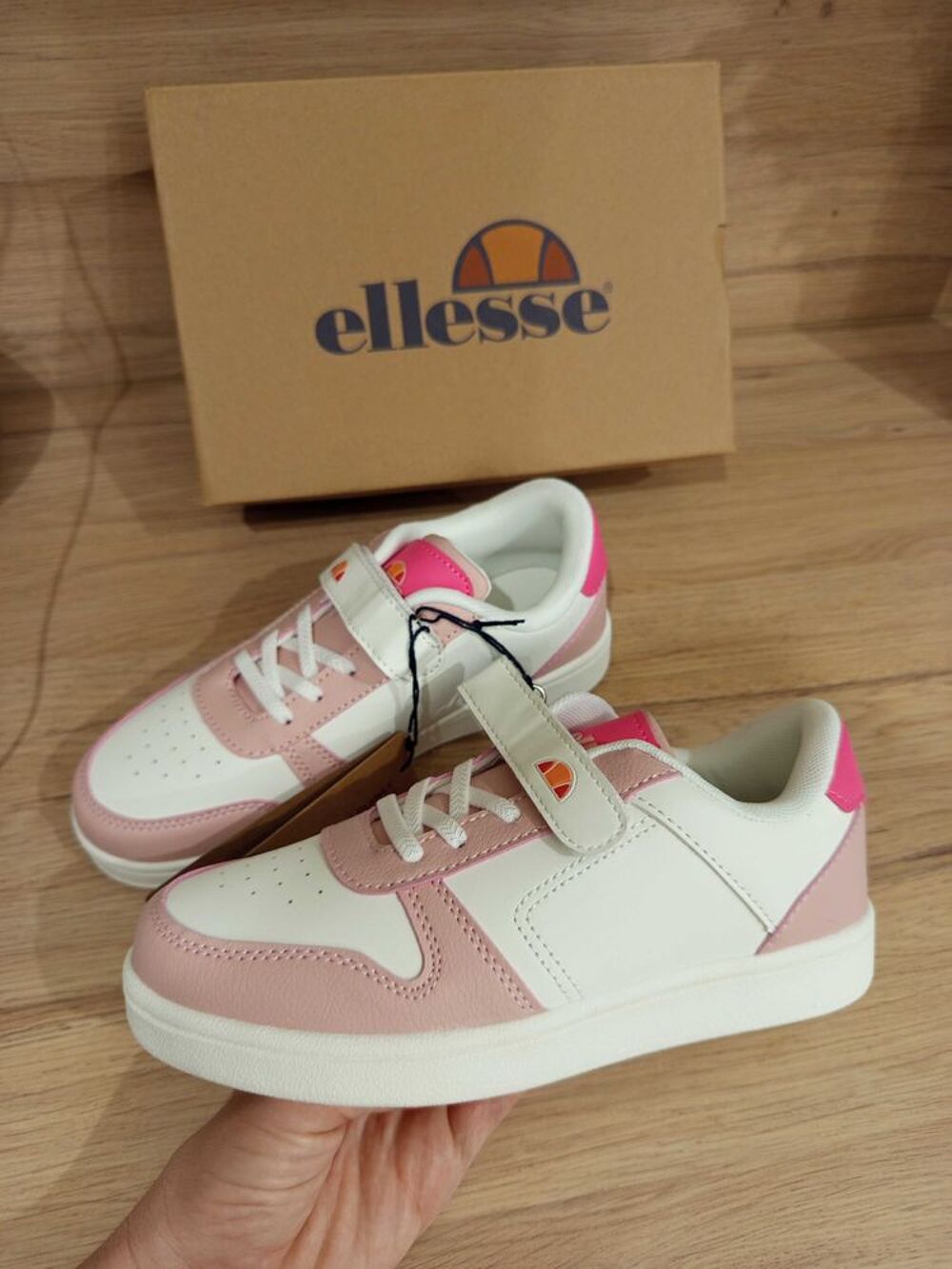 Paire de baskets / sneakers fille &agrave; scratch Ellesse pointure 34 neuves avec &eacute;tiquettes Chaussures enfants