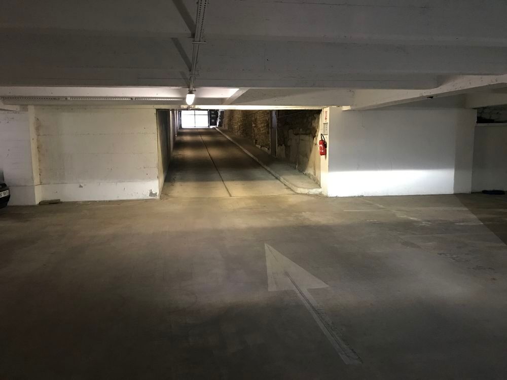 Location Parking/Garage PLACE DE PARKING EN SOUS SOL DIJON Dijon