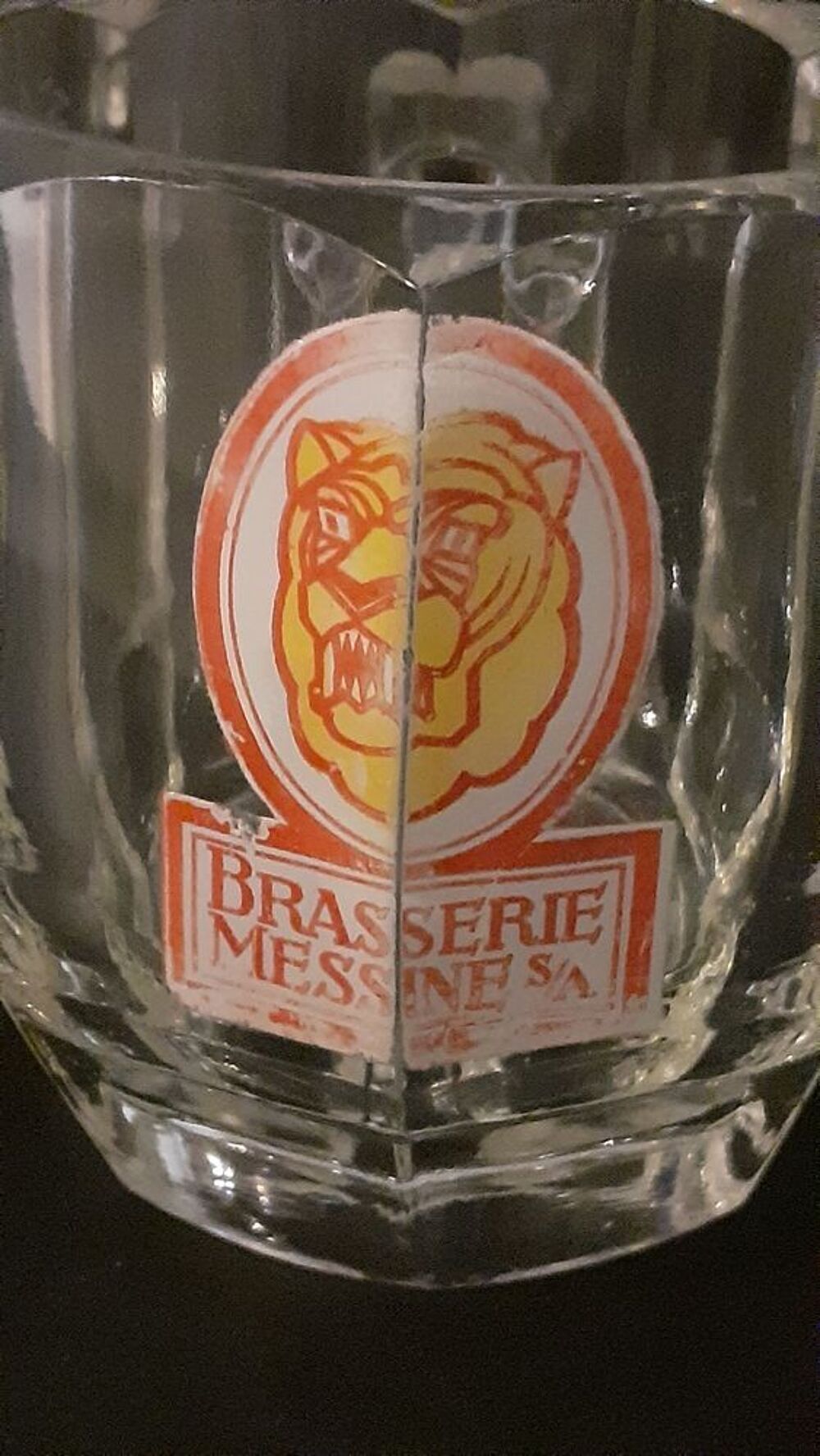 Une chope en verre Brasserie Messine Décoration