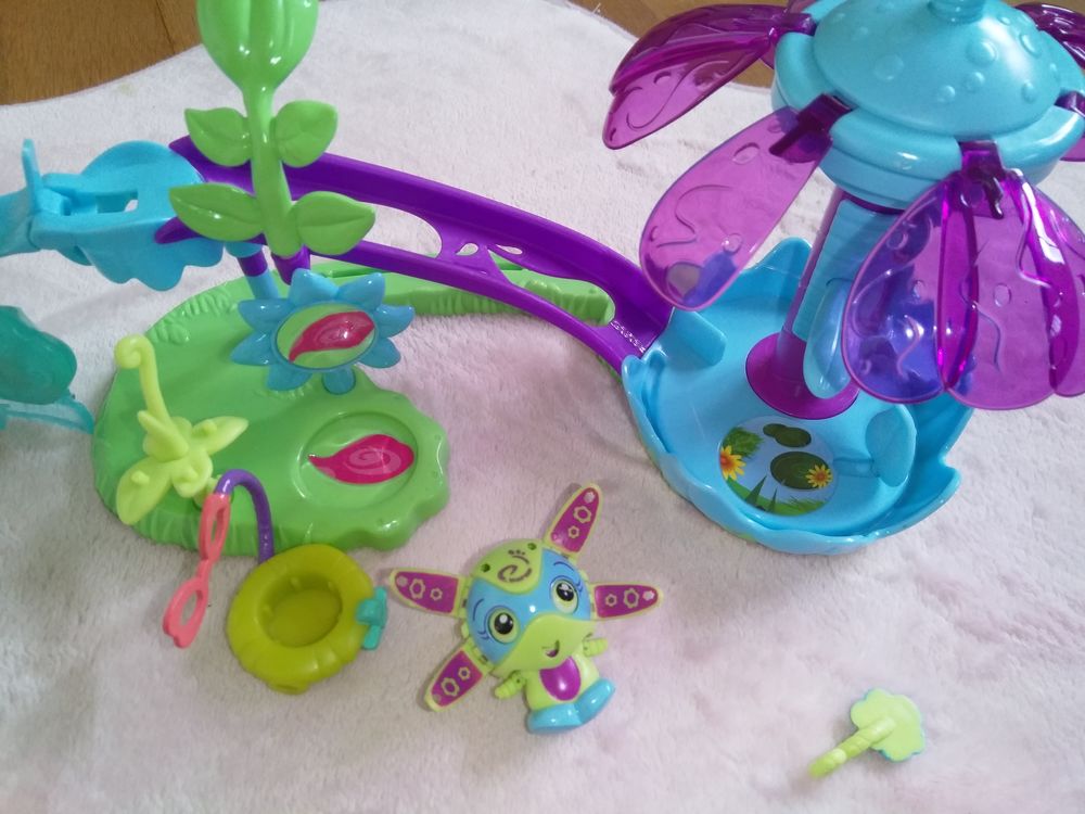 2jouets avec personnages aimant&eacute;s Jeux / jouets