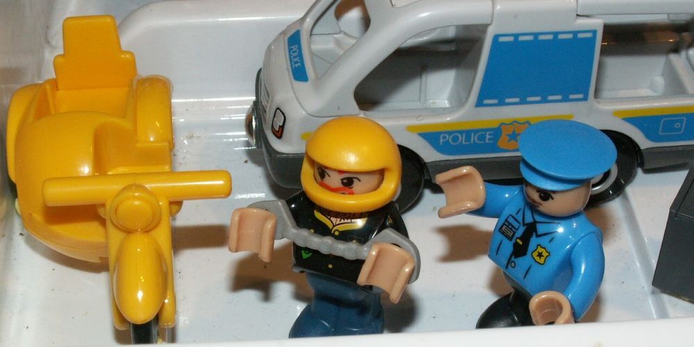 Bo&icirc;te Playtive voiture de police neuve
Jeux / jouets