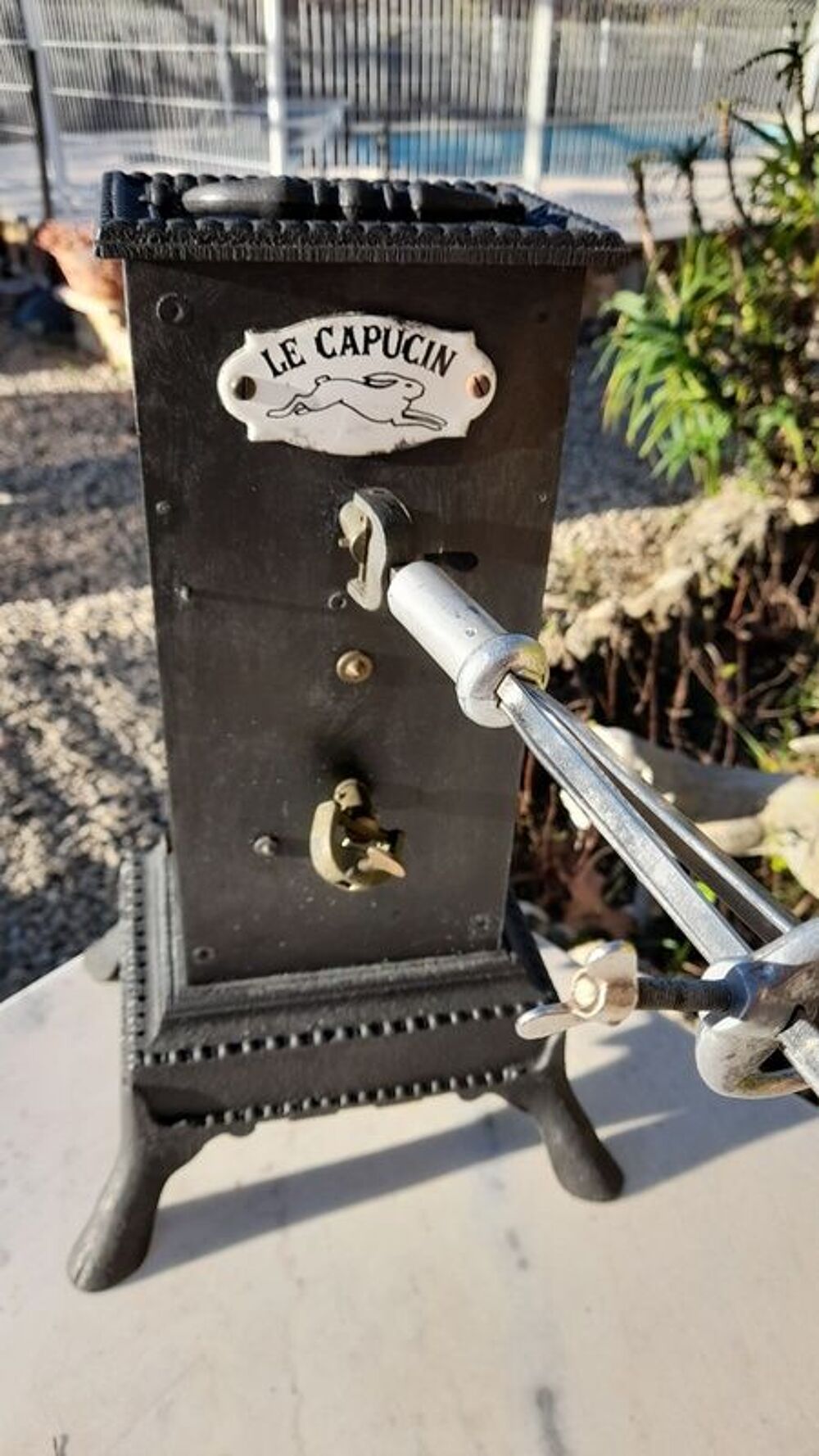 ANCIEN TOURNE BROCHE M&Eacute;CANIQUE LE CAPUCIN Jardin