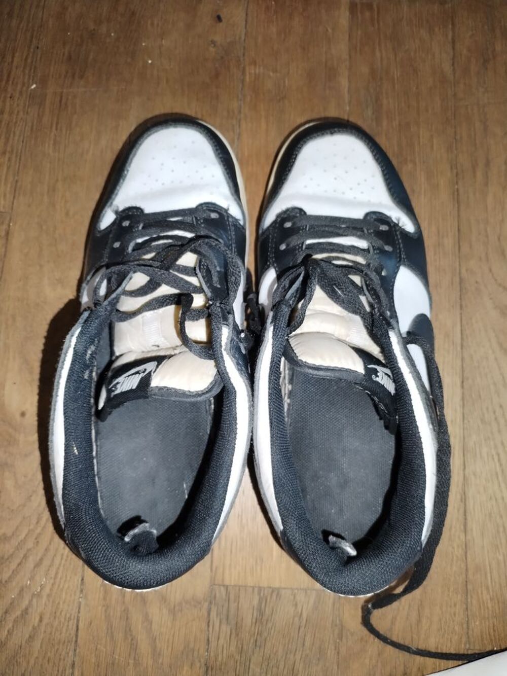Basket NIKE DUNK LOW (taille 39.5)
Chaussures