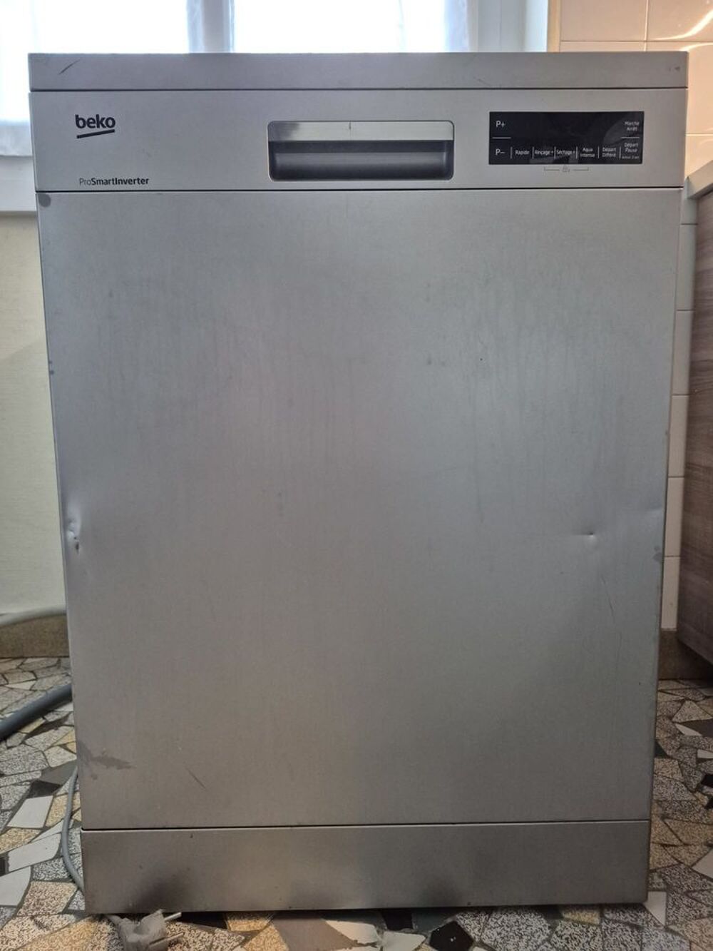 Lave-vaisselle Beko 60 cm - tr&egrave;s propre - pose libre Electroménager