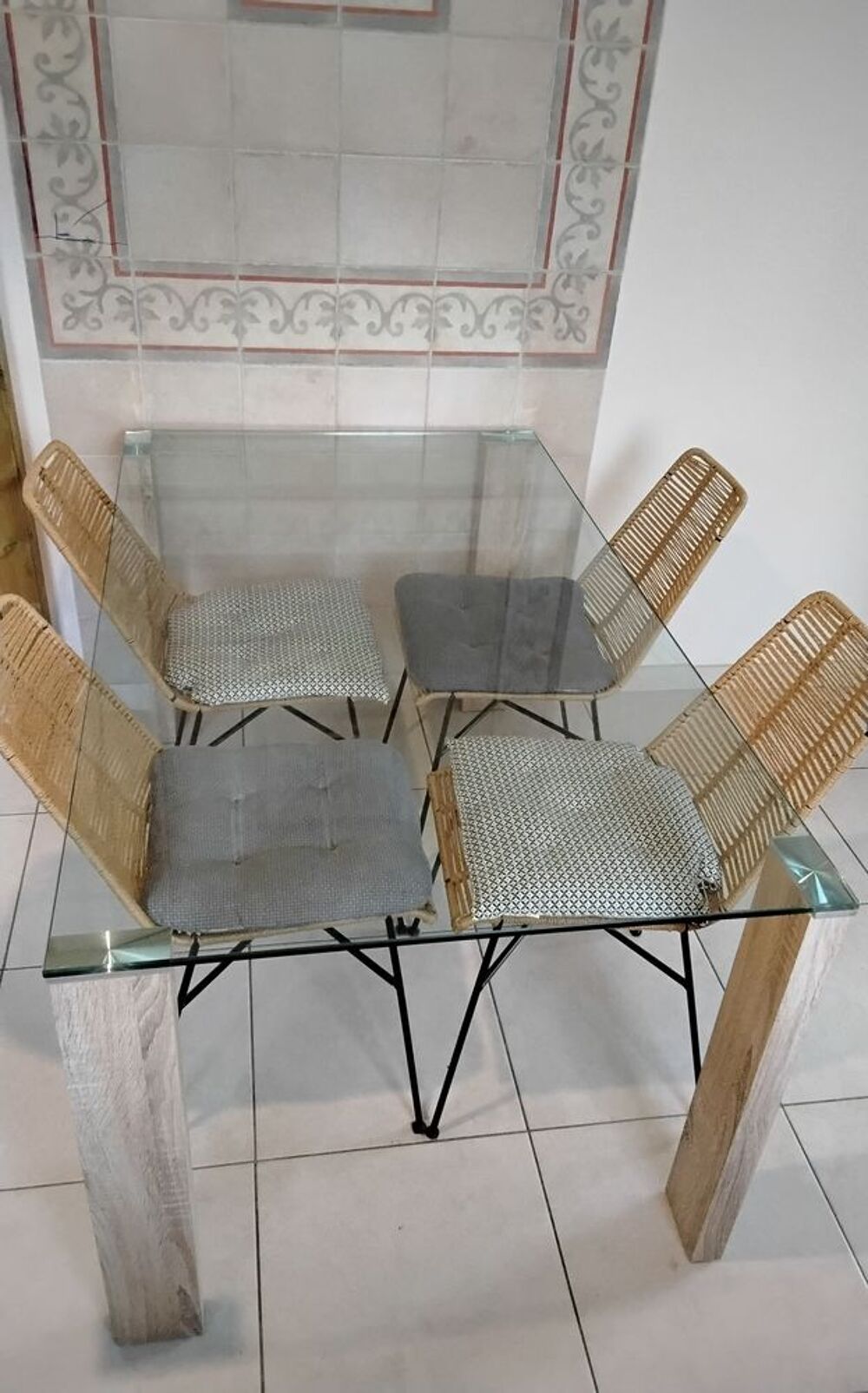 Belle table design en verre Meubles
