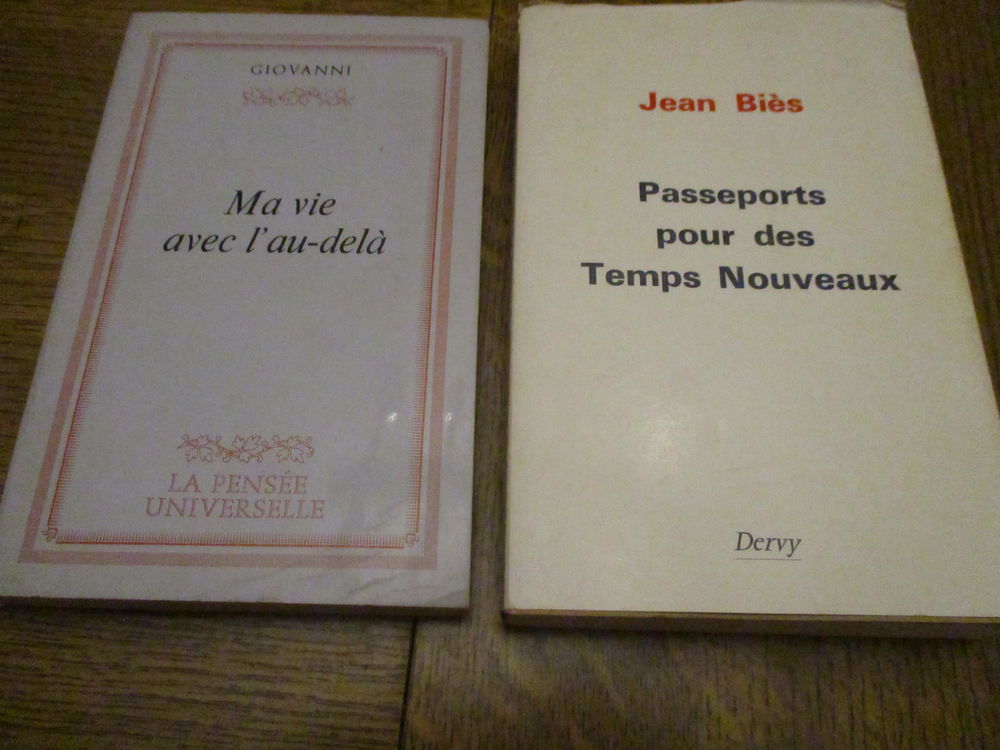 2 livres tr&egrave;s bon &eacute;tat Passeports pour des temps nouveaux et 