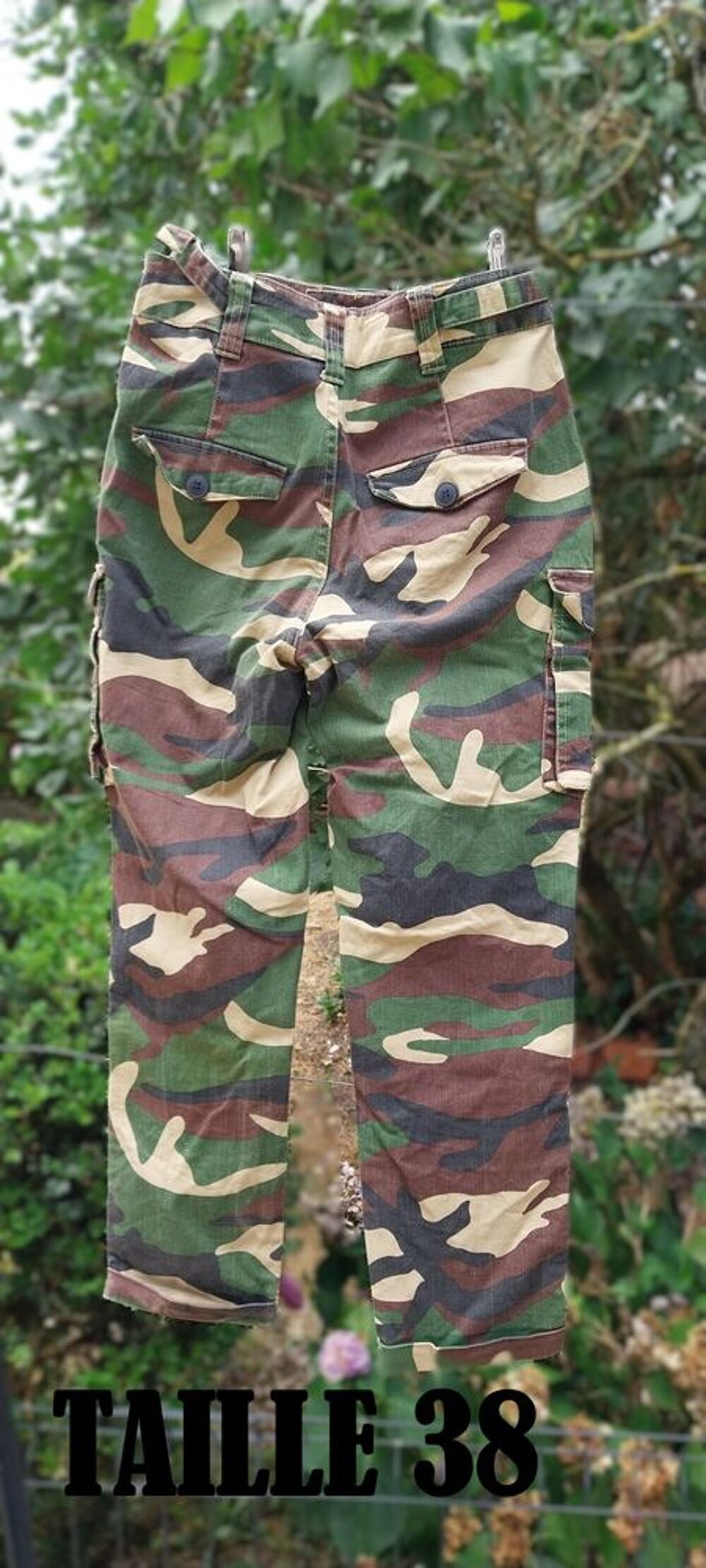 Pantalons Treillis tr&egrave;s bon &eacute;tat Diff&eacute;rentes tailles Vêtements