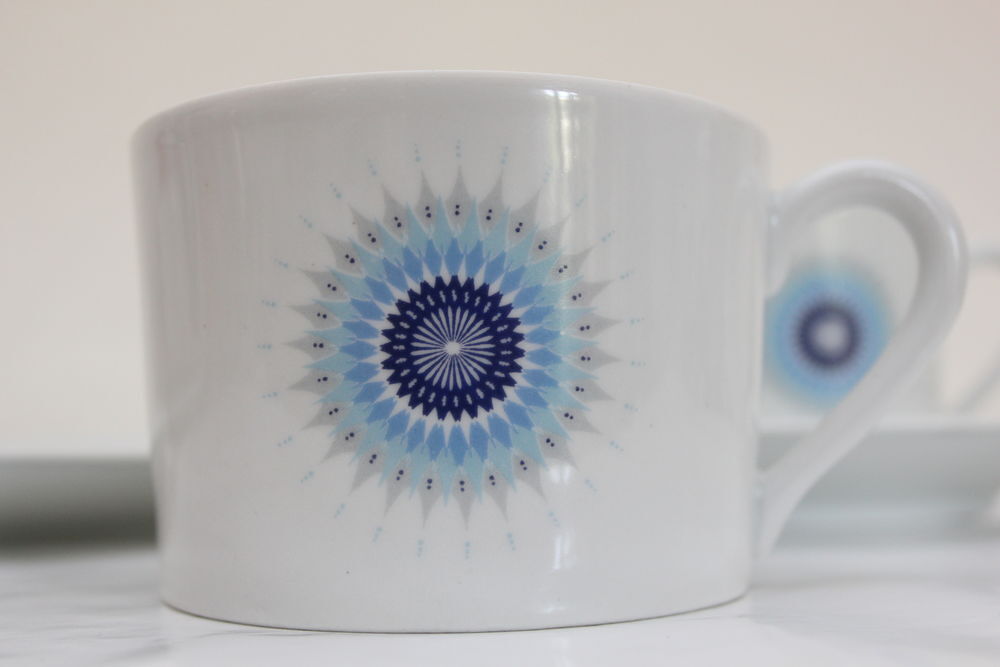 Tasses &agrave; th&eacute; t&egrave;te &agrave; t&egrave;te porcelaine Berry service STELLA Cuisine