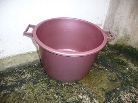 BAQUET en Plastique. 18 Saint-Quentin-sur-Nohain (58)