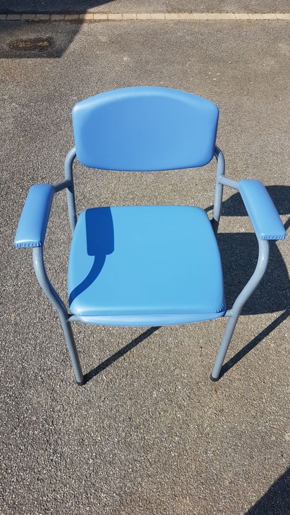 CHAISE MONTAUBAN NEUVE Meubles