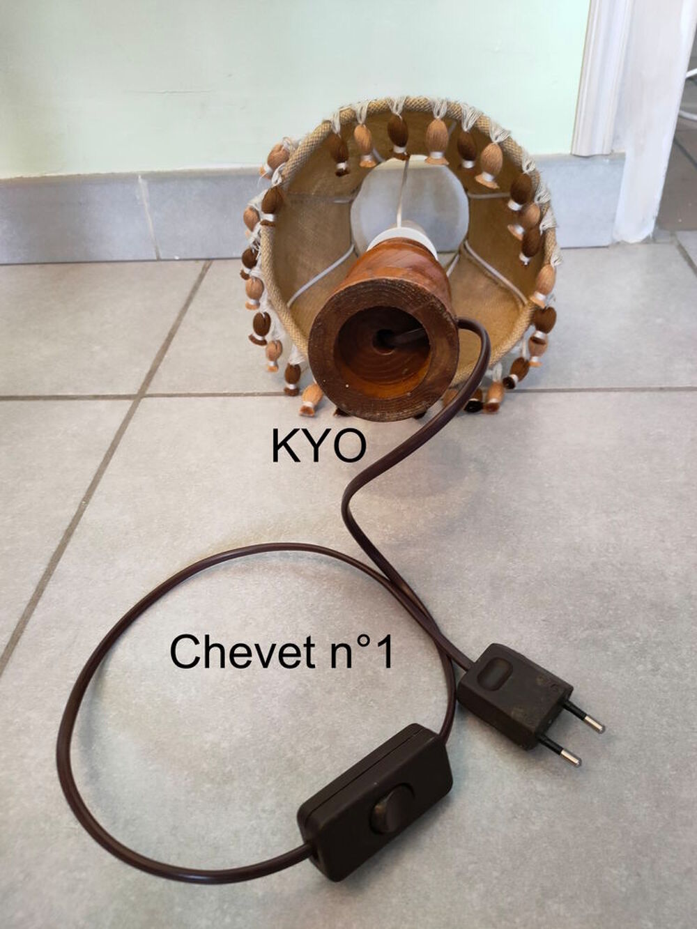 Lampe chevet conique bois &agrave; poser, abat-jour marron tissu Décoration