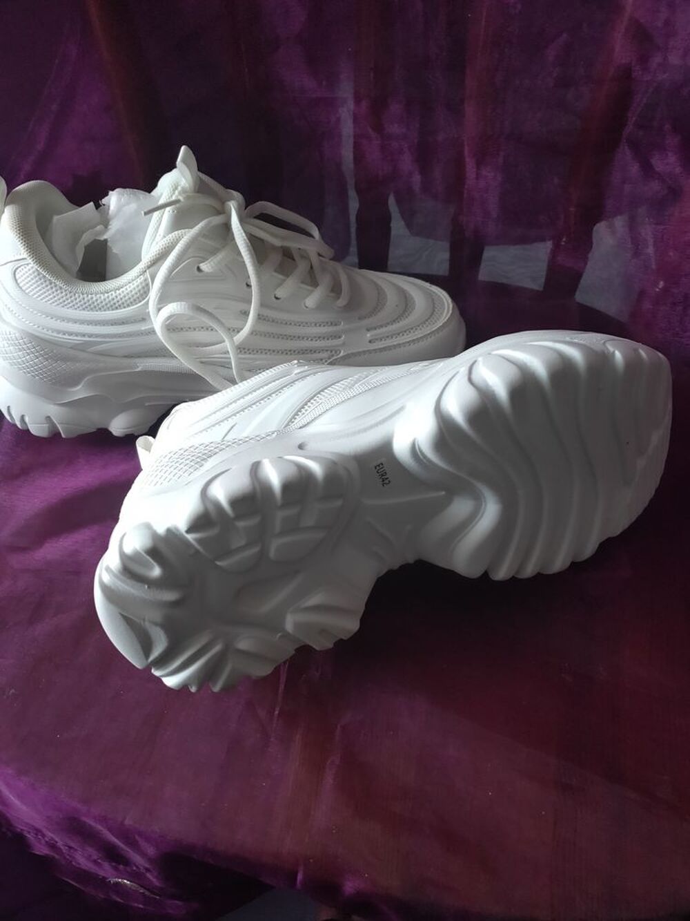 Baskets d&eacute;contract&eacute;es pour hommes et Femme Chaussures