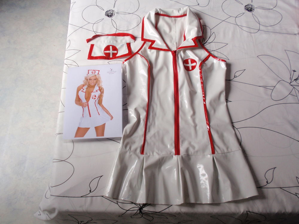 Tenue d'infirmi&egrave;re en vinyl taille unique neuf. Vêtements