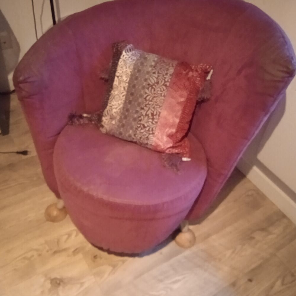 Gros fauteuil violet dossier assym&eacute;trique , largeur 80, haut Meubles