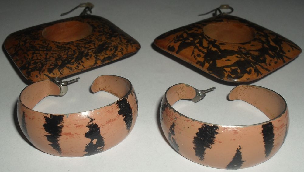 2 paires de boucles d'oreilles th&egrave;me Afrique Bijoux et montres