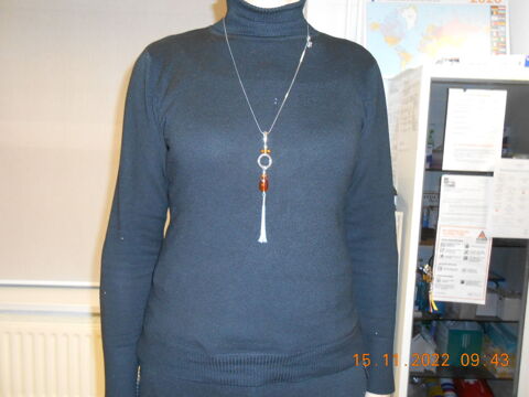 long collier en argent avec un pendentif en ambre
30 Marck (62)