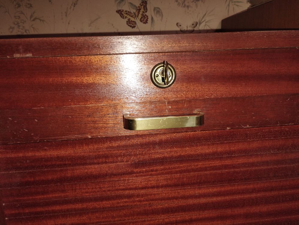 Classeur a rideau ancien / vintage. Armoire a &eacute;tage. Meubles