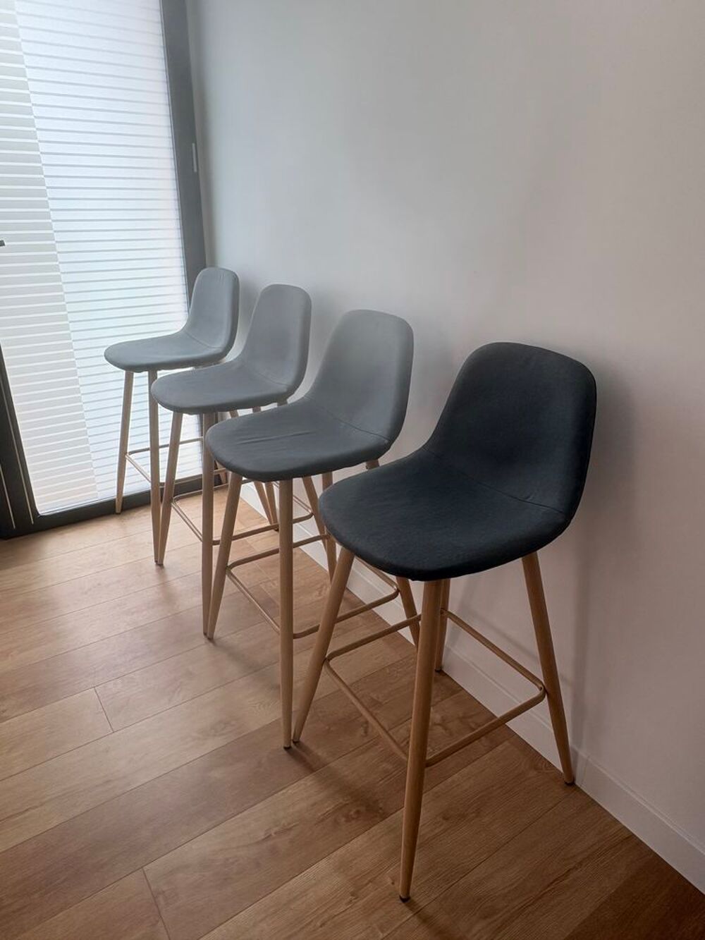4 chaises grises hautes - 75 cm Meubles