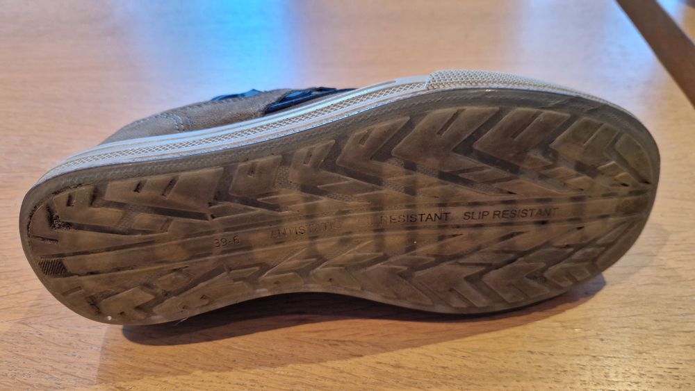 Chaussure de s&eacute;curite basse grise
Chaussures