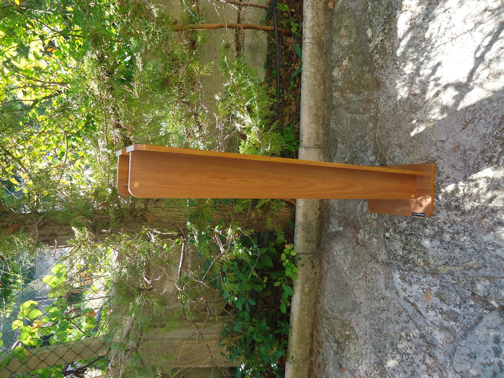 COLONNE EN BOIS POUR RANGER 80 CD .
CD et vinyles