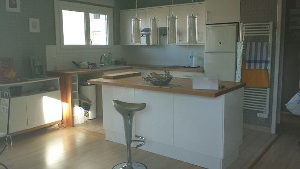 Location Appartement APPARTEMENT T3 MEUBLE AVEC GARAGE SECURISE BORDEAUX Bordeaux