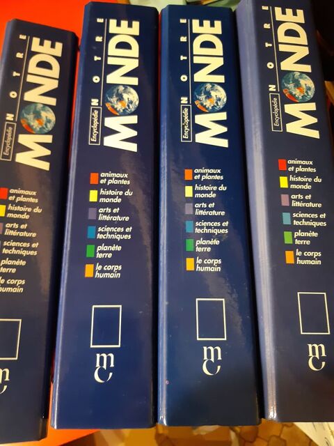 4 classeurs  NOTRE MONDE  20 Bischwiller (67)