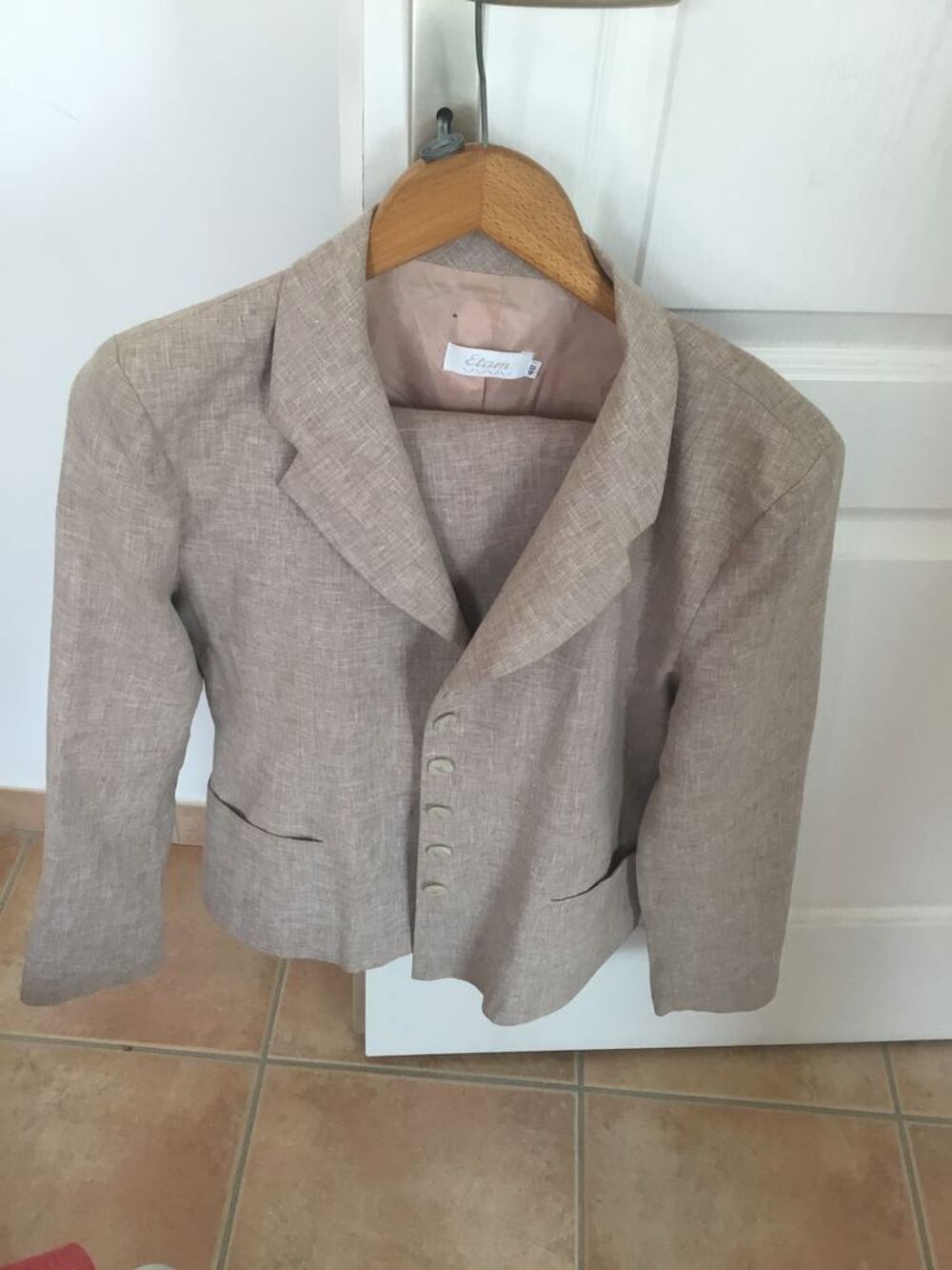 Bel ensemble (veste et jupe)en coton,pour la demie saison Vêtements