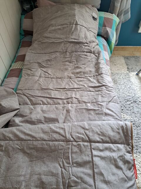 ENSEMBLE DE COUCHAGE CAMPING 0 La Fare-les-Oliviers (13)