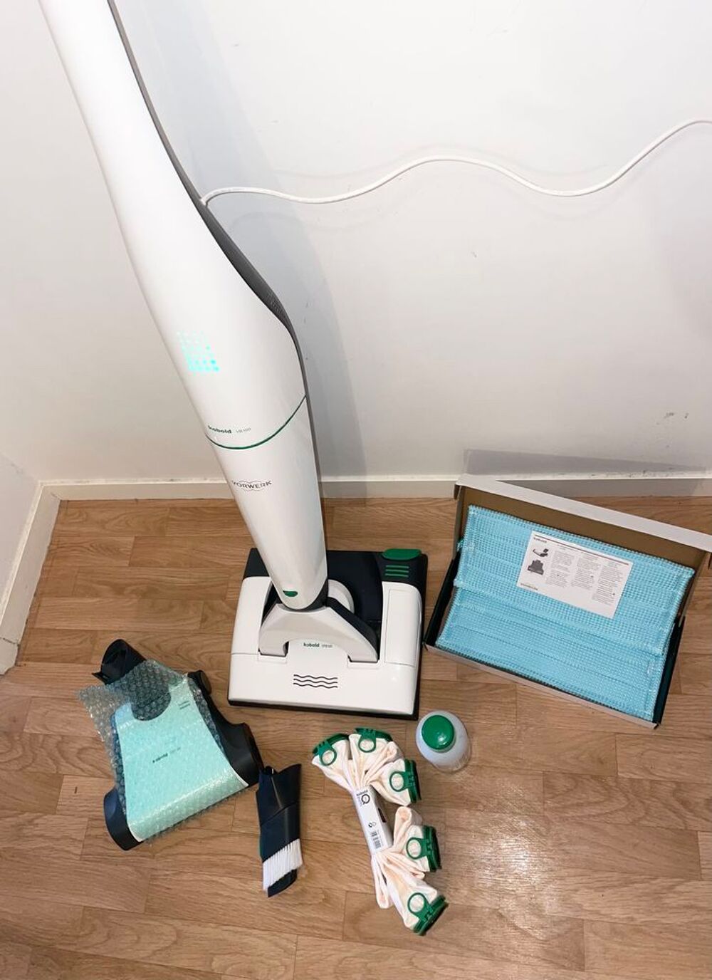 Aspirateur laveur sans fil Kobold VB100 de Vorwerk Electrom�nager