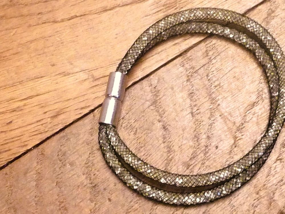 Bracelet Double Tubes Noir Strass Blanc et Fermoir Aimant&eacute; Bijoux et montres