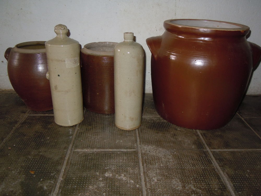 une centaine d objets anciens . je vide ma maison..... Décoration