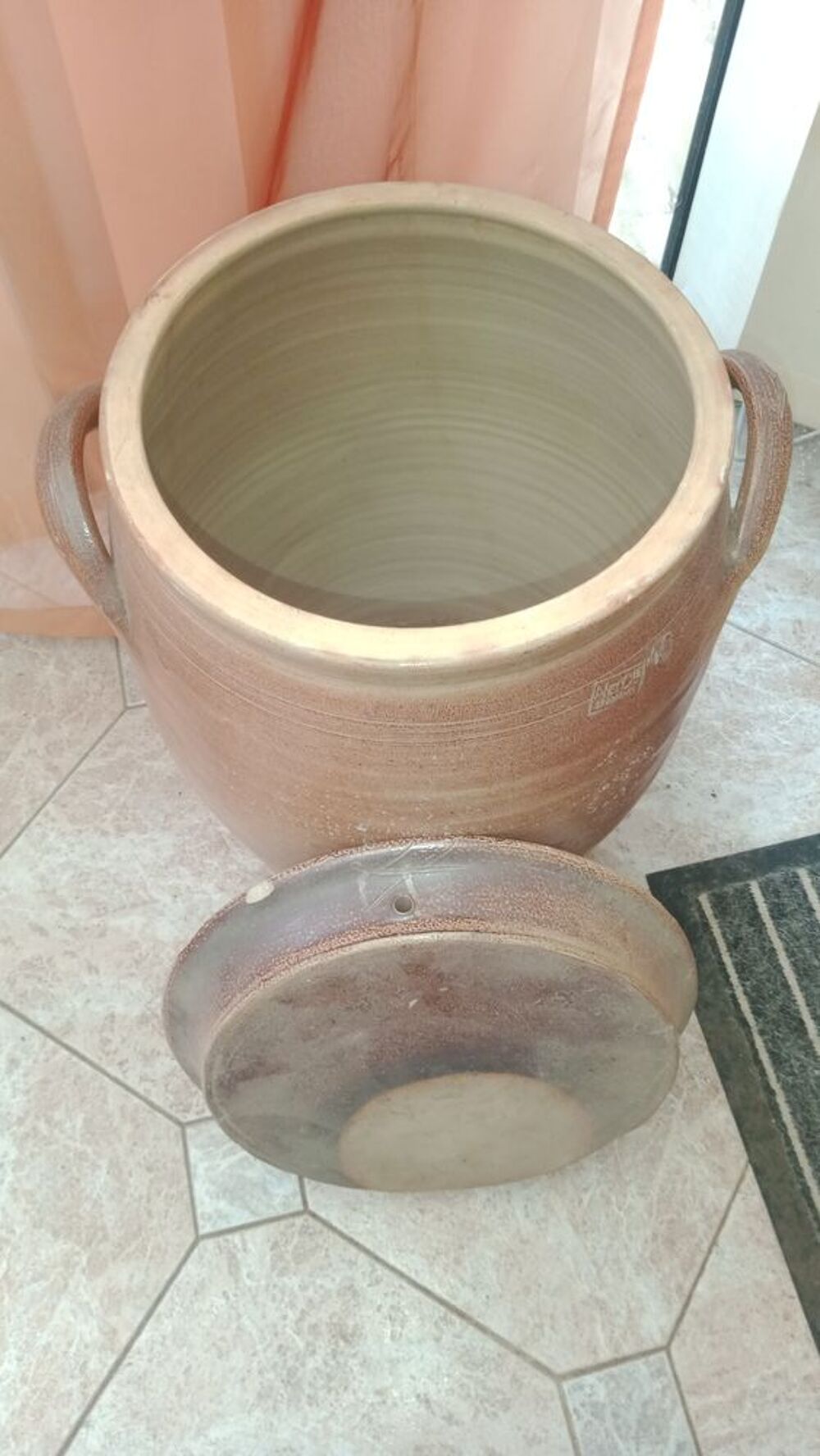 pot en gr&egrave;s avec couvercle Décoration