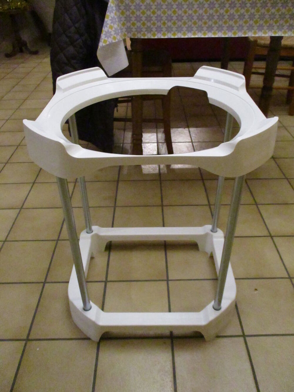 Tr&eacute;pied universel pour chauffe-eau NEUF r&eacute;f : 900353 Bricolage