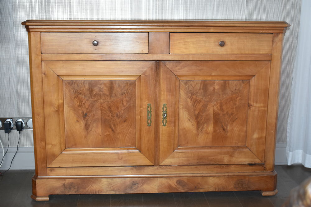 Petit bahut merisier clair, 2 portes, style Louis Philippe. Meubles