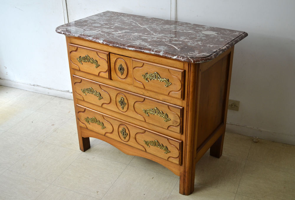 Commode parisienne Louis XIV noyer sculpt&eacute; bronze XIX&egrave;me Meubles