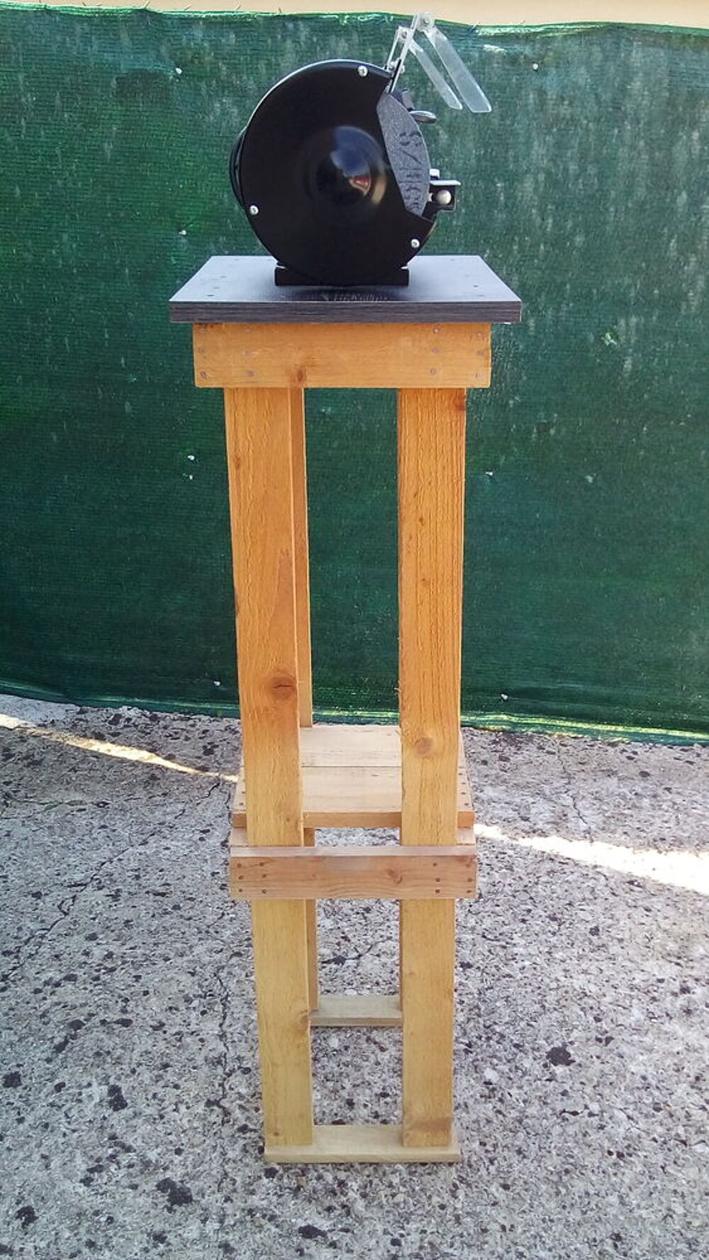 un touret a meler ; tr&egrave;s peu servi ; en tr&egrave;s bon &eacute;tat . Bricolage