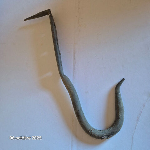 Lot de 2 crochets de couvreur pour �chelle de toit en zinc , 28 Saumur (49)