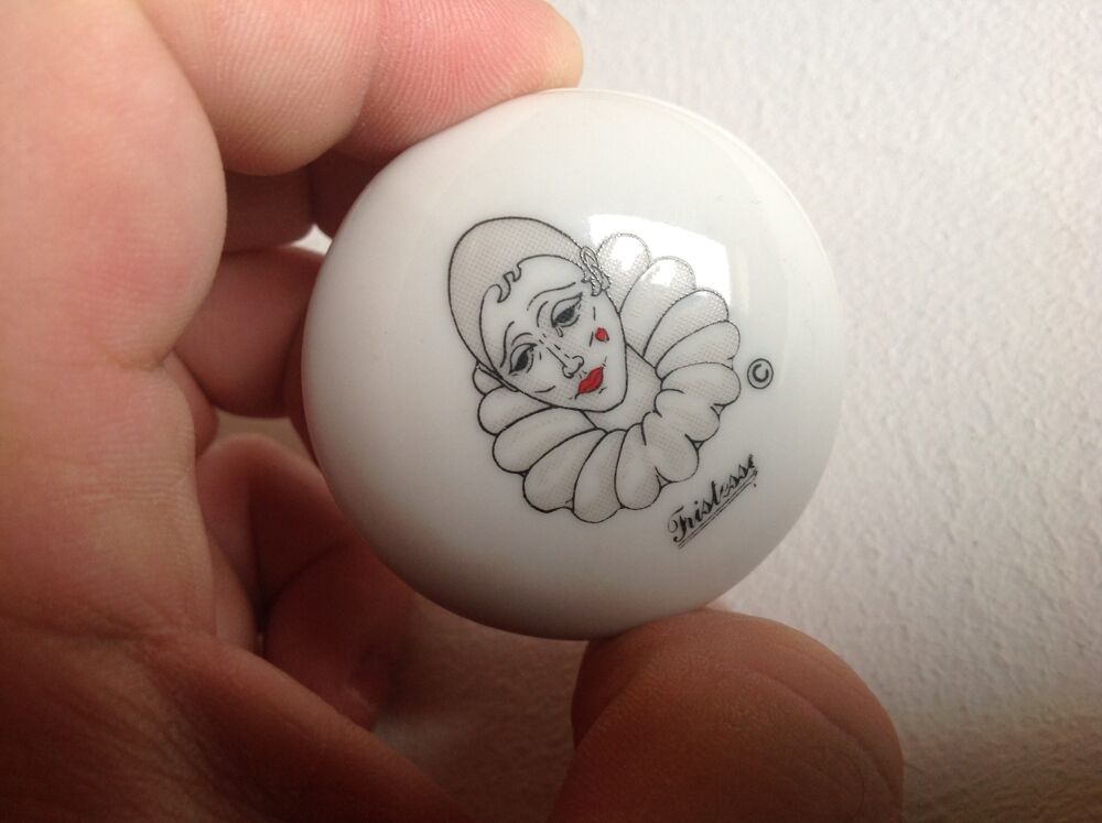 BOITE PORCELAINE CIRCULAIRE TRISTESSE DAT&Eacute;E Envoi Possible
Décoration