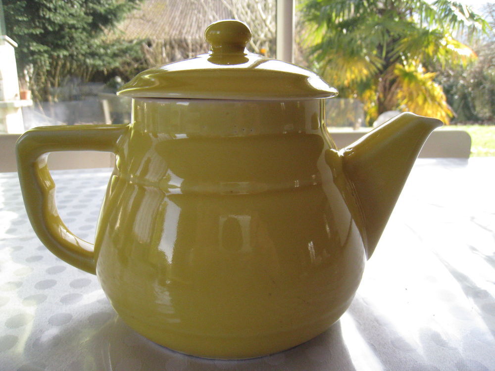 Belle th&eacute;i&egrave;re jaune vintage ann&eacute;es 1960 Cuisine