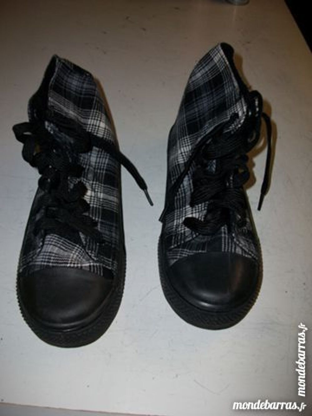 Basket hautes noir quadrill&eacute;es pt 38-neuves Chaussures