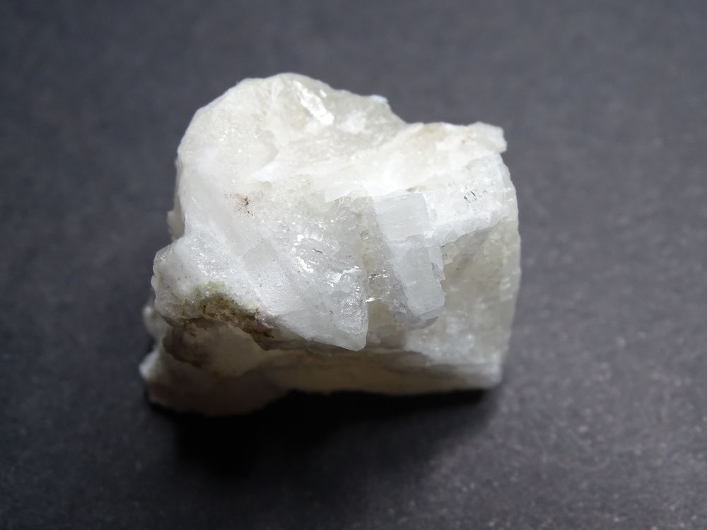 Cristaux de Fluorite tr&egrave;s limpides sur Albite Rankach Valley 